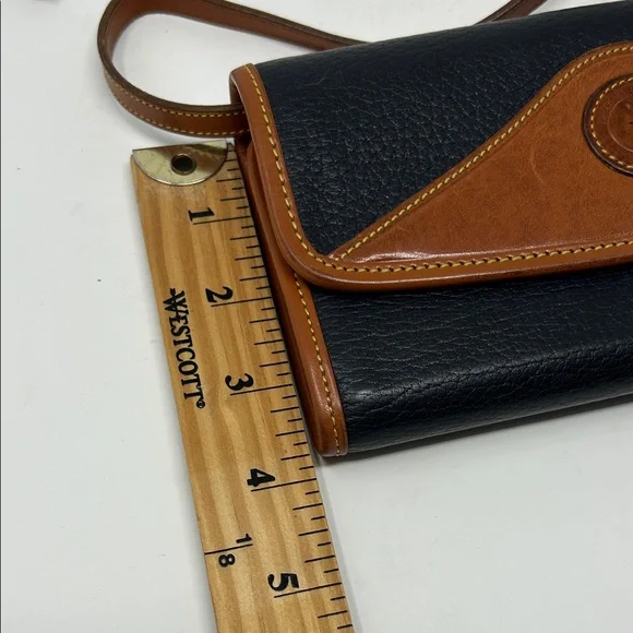 Vintage Dooney Bourke Crossbody Checkbook Wallet Purse Black Brown Leather 0063 - Picture 2 of 8